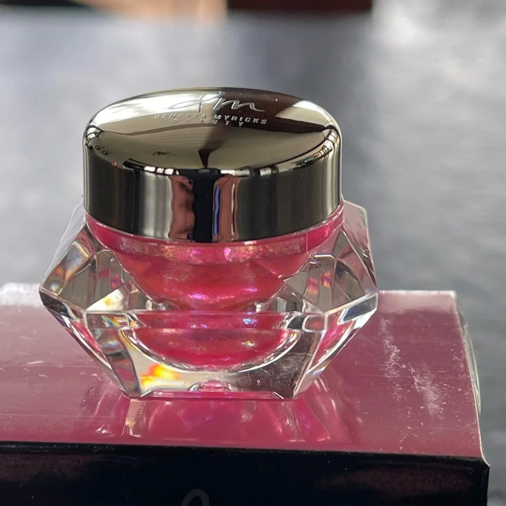 Danessa Myricks Infinite Chrome Flakes Starburst Fluorescent pink w/champagne